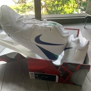 Kyrie 4’s - Men’s 11 - Brand New